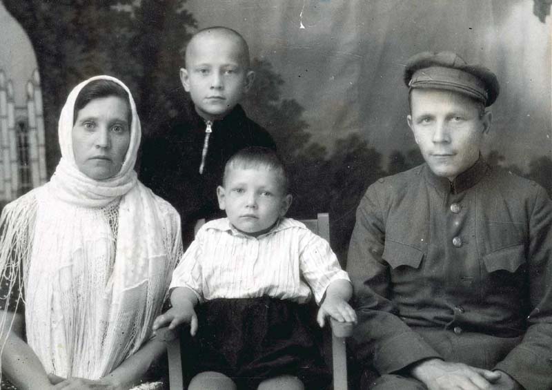 Oprishko P.F. Petya ,I.L.Youra , ã.Volsk 1951 g